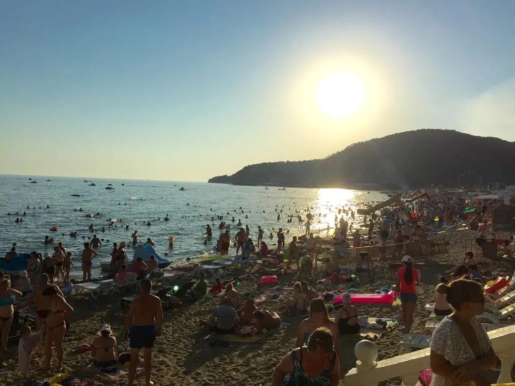 Лермонтова море 2024. Лермонтова море 2024. Лермонтова море 2024. Пляж золотой берег лермонтово. Пляж санатория лермонтово.