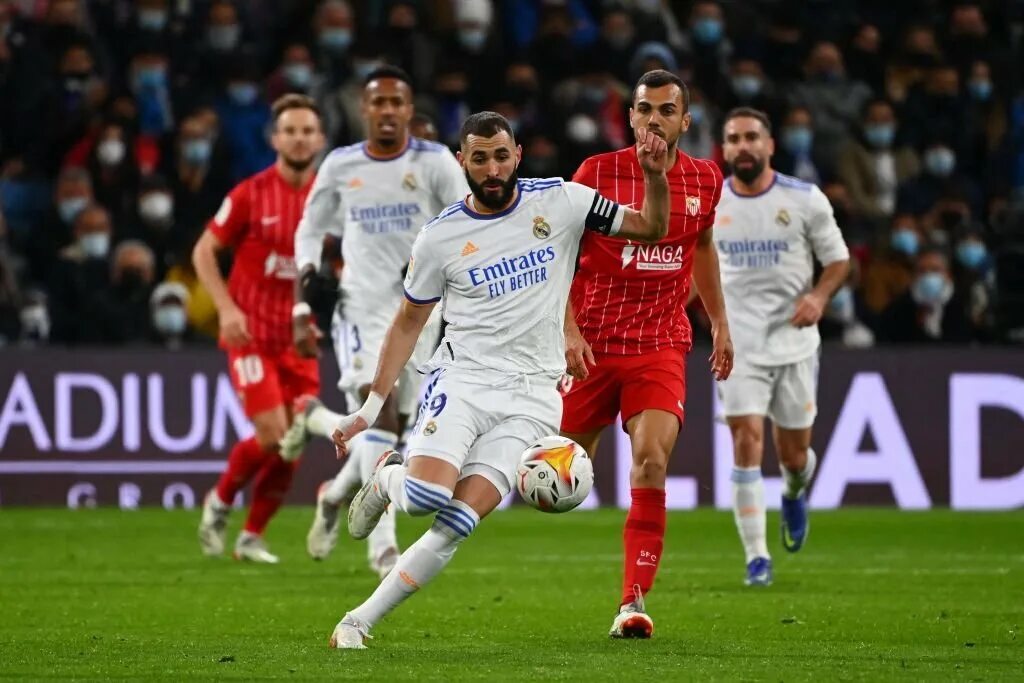 Чемпионат испании – реал. Реал мадрид севилья. Реал мадрид против севильи. Партенопа мадрид 2021. Реал севилья.