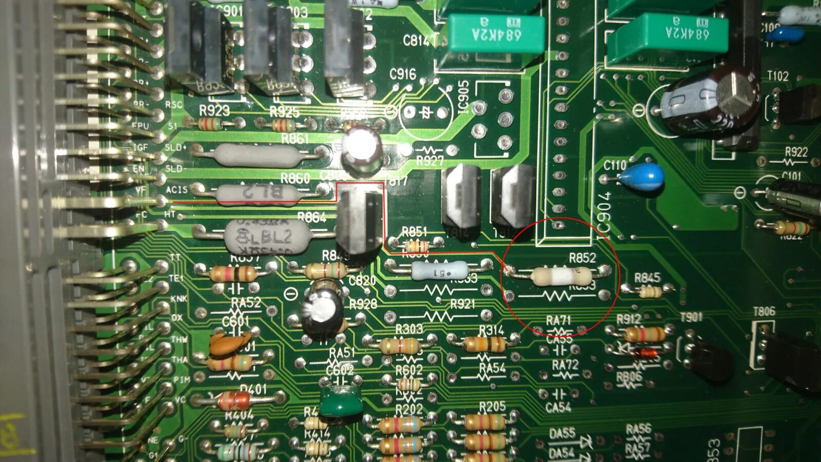 Сгорело сопротивление. Сгорел резистор c422. 9100 F перегорел резистор. Сгоревший резистор на плате. Горит резистор на плате.