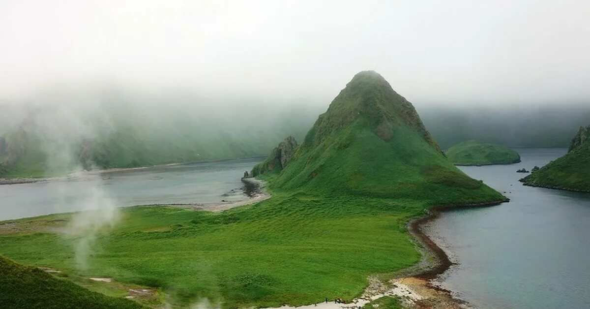 Курильские острова остров Янкича. Ушишир Курильские острова. Остров Ушишир Курилы. Уруп Итуруп Шикотан.