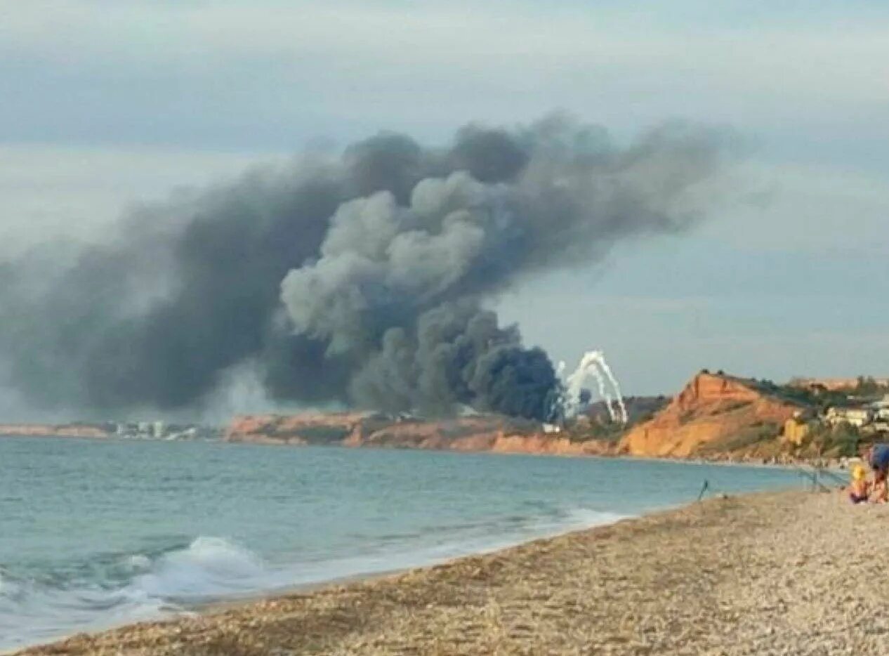 Нападение на крымский. Аэродром Бельбек в Крыму. Бельбек аэродром военный. Севастополь Бельбек взрывы. Самолет Бельбек Севастополь.