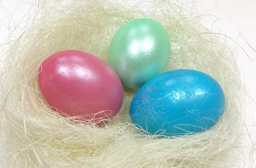 Феерия яиц. Перламутровые пасхальные яйца. Перламутровые яйца на Пасху. Крашеные яйца перламутровые. Краска для яиц.
