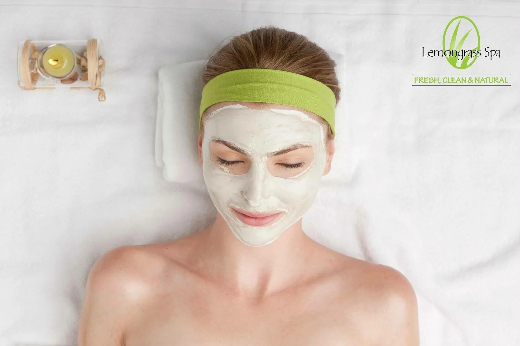 Маска полотенце. Маска facial Mask. Маска от Spa зеленая для лица. Маска на лбу. Девушка меняющая маски.