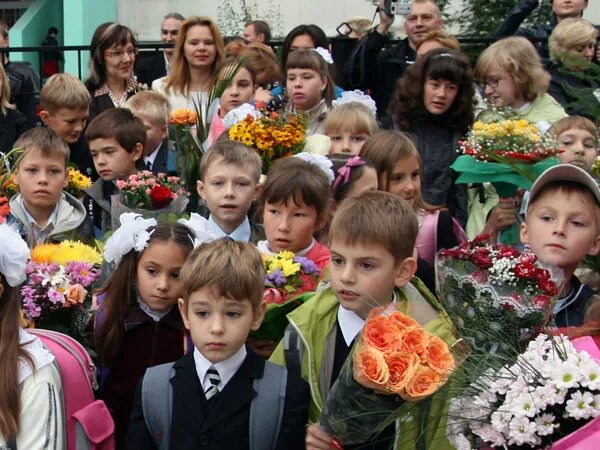 Сайт школы 2044. Школа 2044 Москва. 1 Сентября 2009 года. Школа первый класс 2009 год.