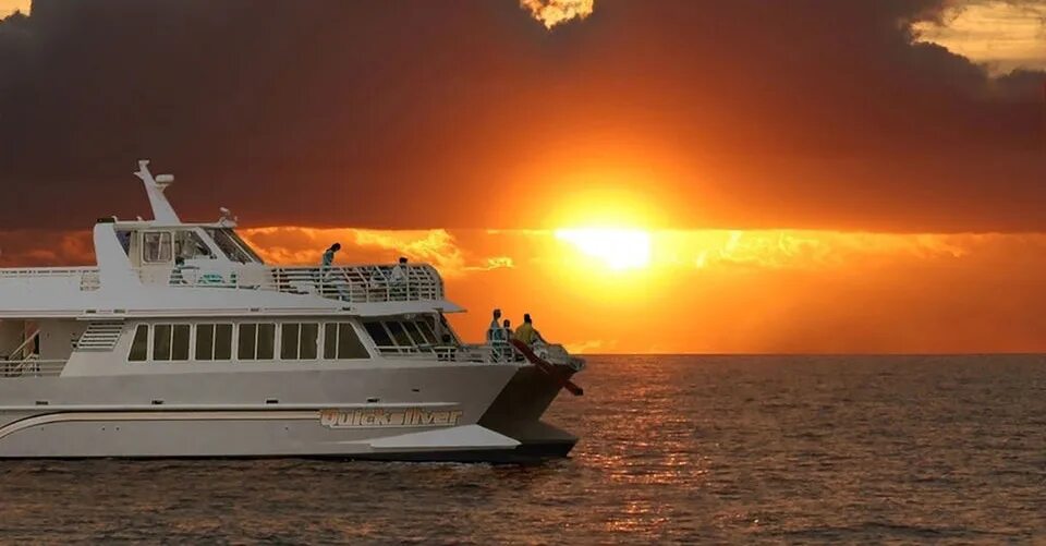 Лайнер на рассвете. Яхта на мальдивах фото. Sunset dinner cruise. Лайнер гавайи. Fashion fantasy sunset cruise.
