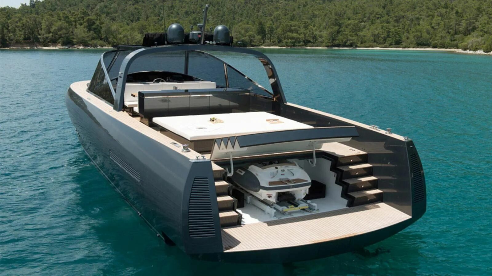 Катер блэк спирит. Riva domino 86 yacht. Яхта блэк даймонд. Роскошный катер. Скоростная яхта.