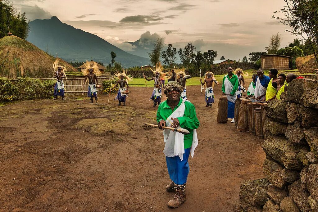 Local village. Руанда туризм. Республика Руанда. Современная Руанда. Руанда природа.