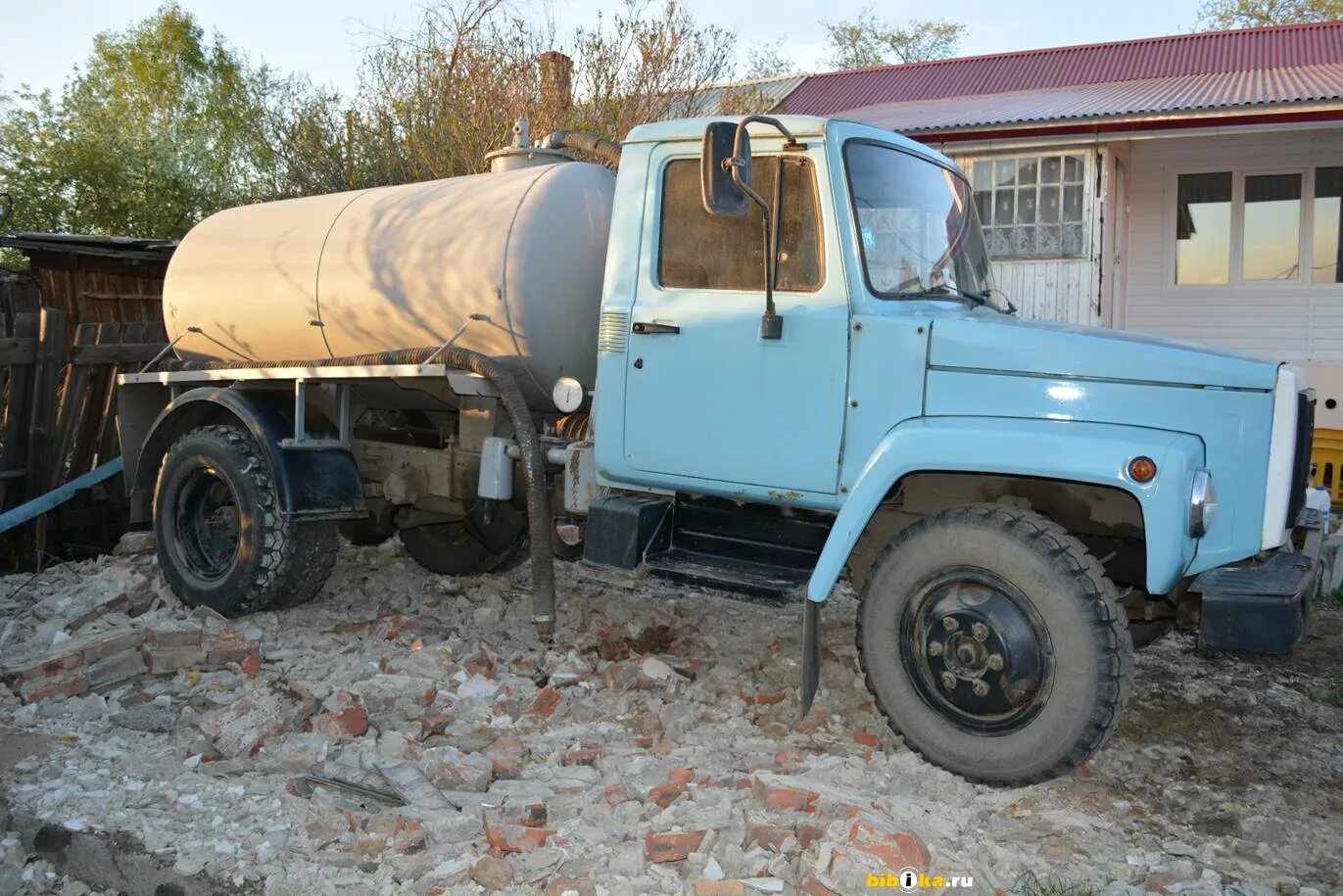 Газ 66 на спаренных колесах. Ржавая волга 3110. Валдай на базе 66. Авито иркутск газ. Кузов газ 322132.