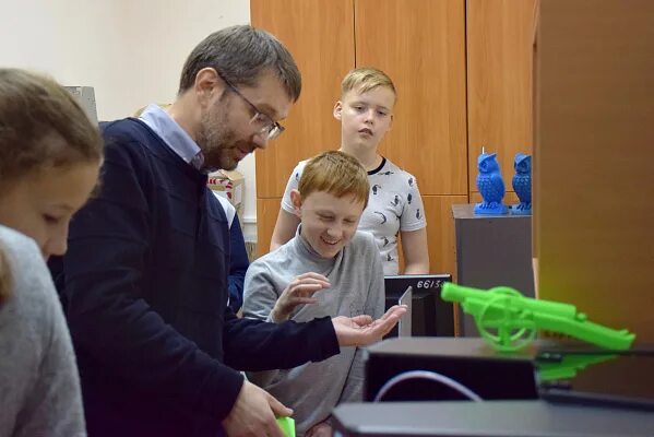 Дети наставники детей в школе. Наставник в школе. фото школа наставников. дом научной коллаборации вологда.