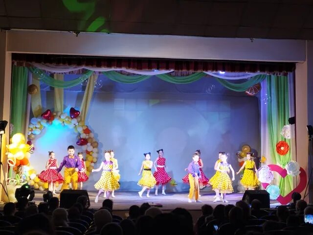 центр культурного развития шарыпово. работник культуры и искусства. шарыпово площадь революции 13. культура шарыпово. культура шарыпово.