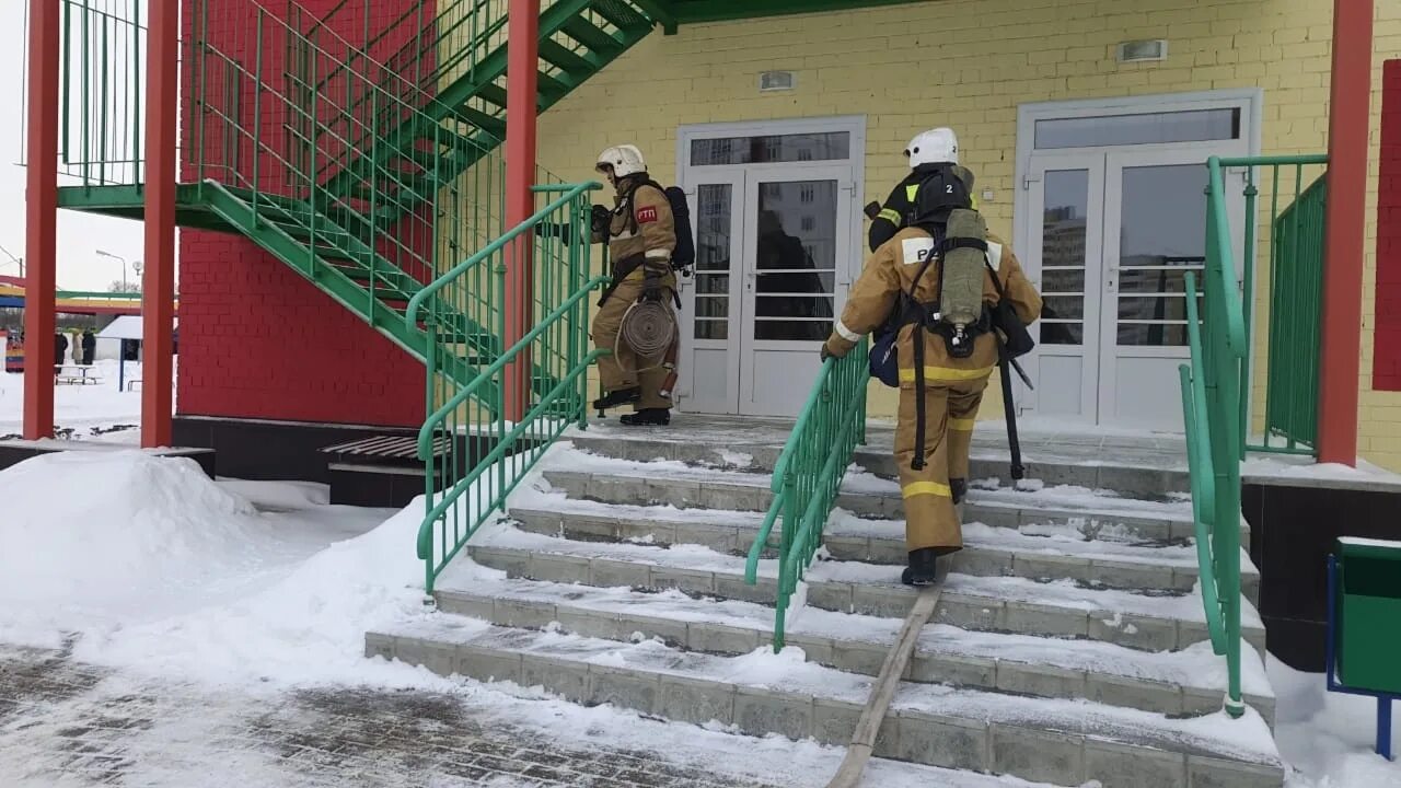 Тревога в орле сегодня. Учебная тревога в школе. Учебная пожарная тревога в школе. Учебная тревога в садике. Пожарно-тактические учения в детском саду.