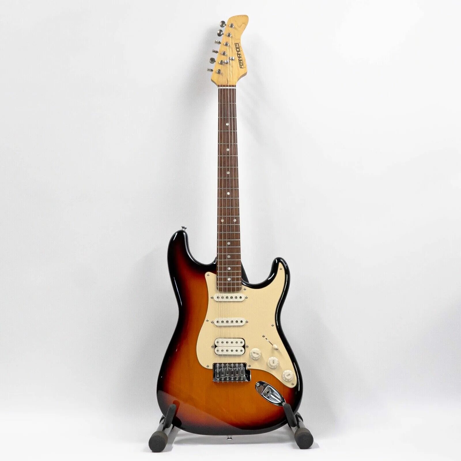 Электрогитара fernandes. Гитара Fernandes 1z. Fernandes le1z Sunburst. Электрогитара Fernandes le-1z. Гитара Fernandes le1z.