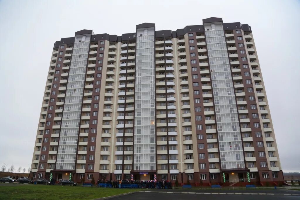 18 этажный дом. 18 этажный дом ингушетия. 18 этажный дом. щорса 15 дом. 18 этажный дом.