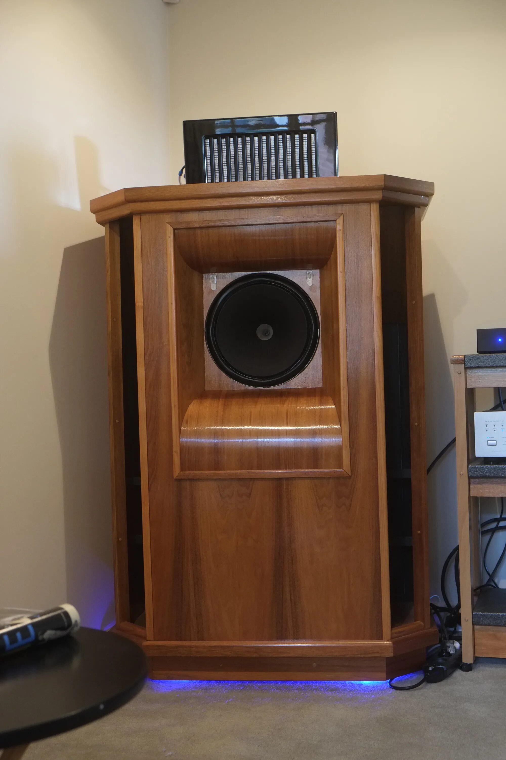 Tannoy Gold 8. Tannoy Gold 15. Tannoy Gold 5. Tannoy Monitor Gold 15 (1968).