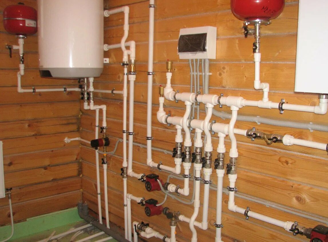 система отопления. система водоснабжения. водопровод в доме. дом из трубы полипропилена. монтаж труб.