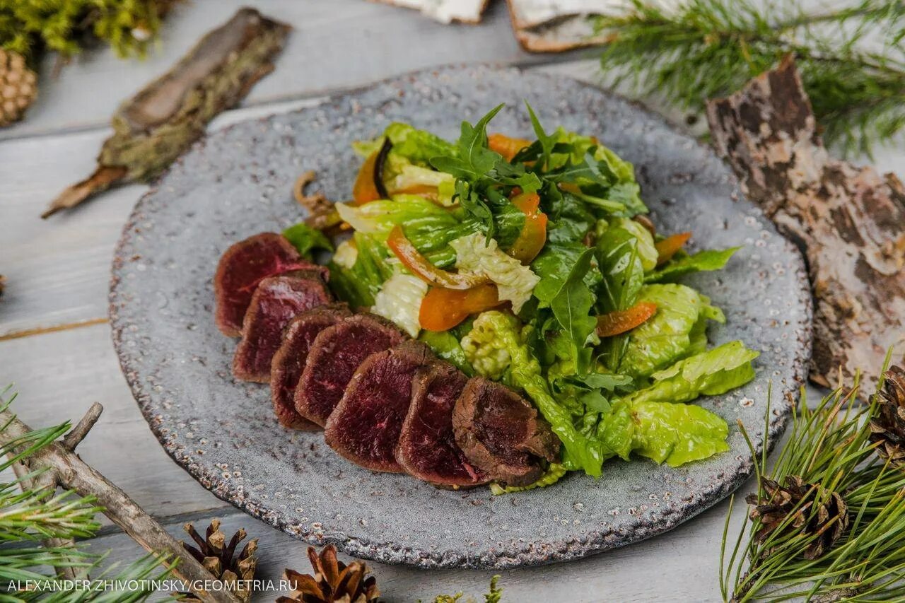 Руккола с ростбифом. Теплый ростбиф. Цезарь с ростбифом. Цезарь с ростбифом. Теплый ростбиф.