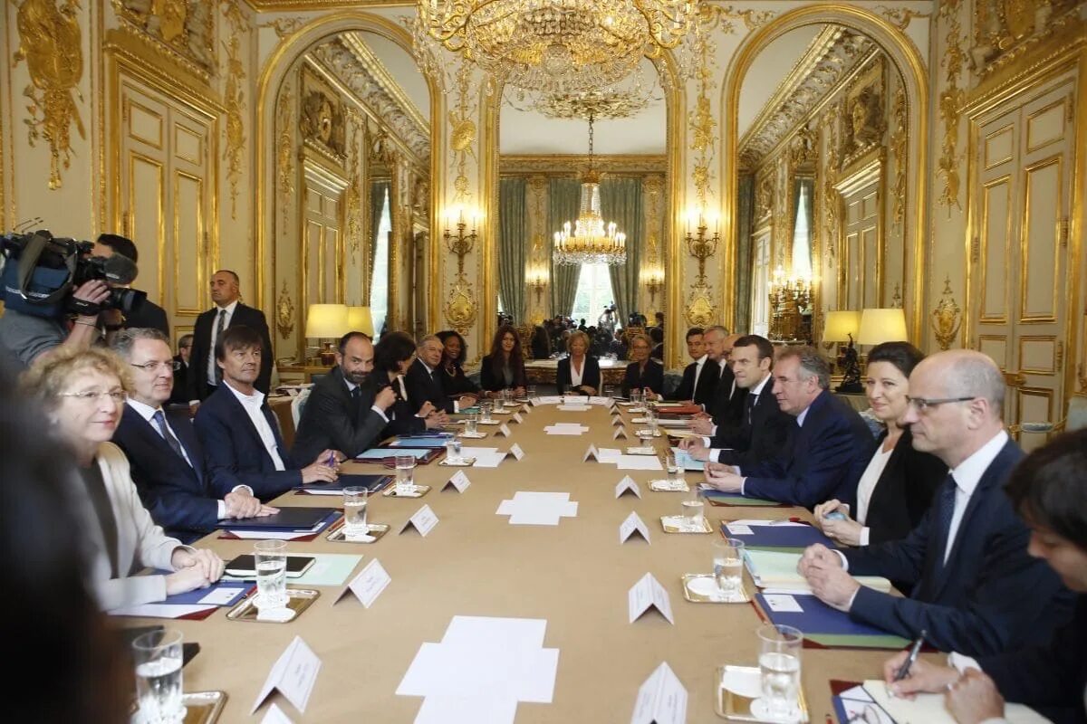 Правительство Франции совет министров. Правительство Франции 2022. Заседание правительства Франции. Правительство Сенат Франция. Политика и многое другое