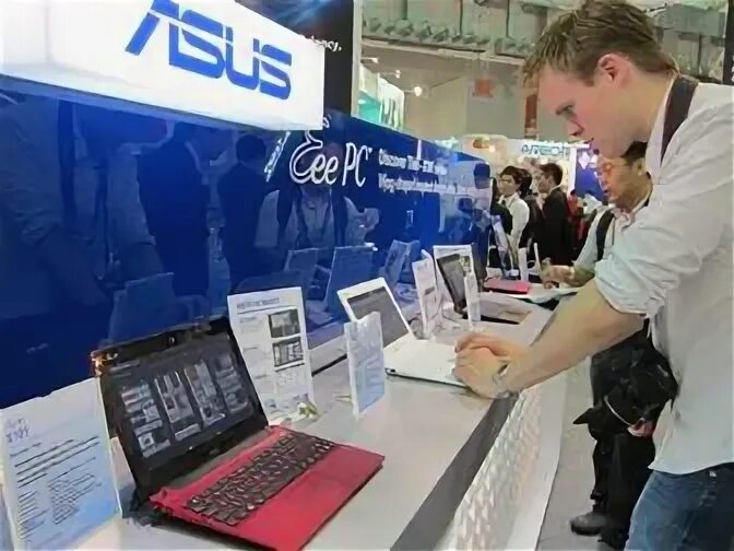 Asus 8. Care ноутбук. Сасус. Asus lifestyle. Игровой компьютер и компания асус тайвань.