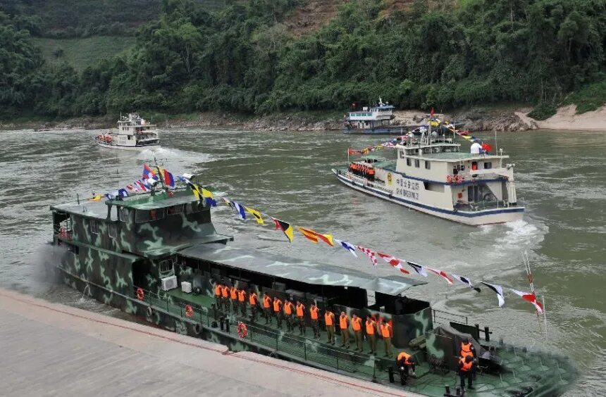 Речные силы. ВМФ Лаос. Боевой Речной катер Вьетнам. Китайская торговая лодка. Скоростные паромы Китай.