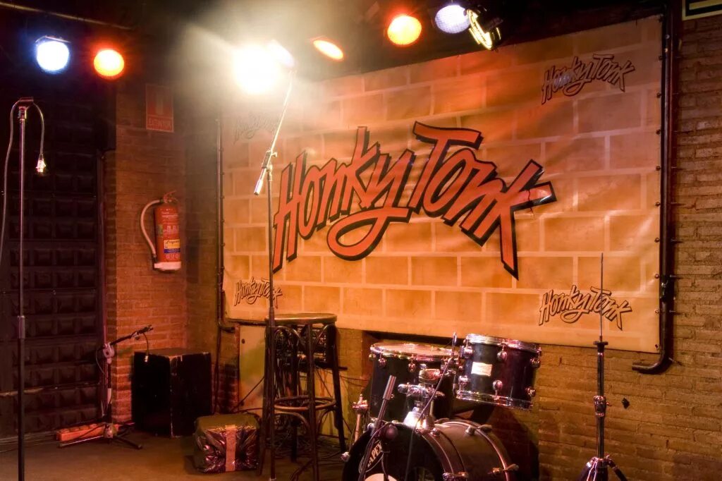 Honky tonk минск. Honky tonk перевод. Honky tonk перевод. Хонки тонк бар. Kddk heartbreaker в клипе снимались.