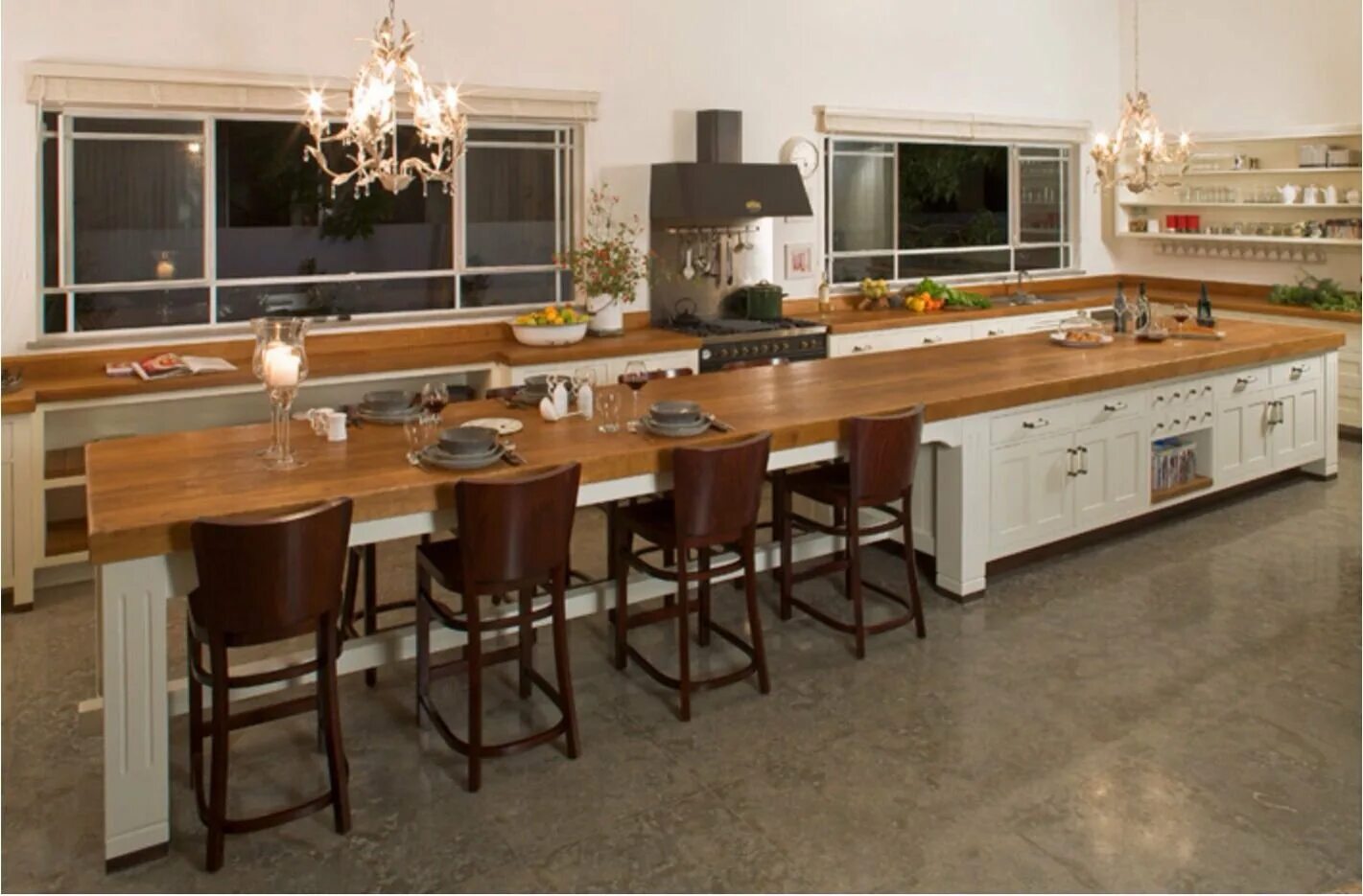 Длинный стол на кухню. Длинные столы для столовой. Стол-остров для кухни. Стол кухонный длинный.