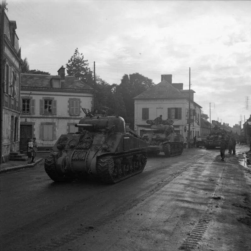Шерман 1944. Танк Шерман 1944. Шерман в Нидерландах фото. Chevrolet c8a (Guards Armoured Division Arnhem (Netherlands) 1944) (Altaya). Нормандия 31