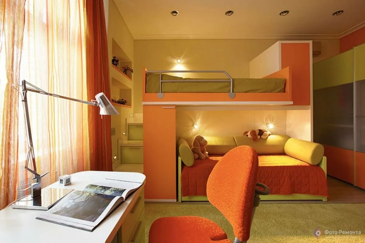 Спальное место в маленькой комнате. Как обустроить маленькую комнату для двоих взрослых. Подиум с выдвижной кроватью. Маленькая детская комната. Небольшие кровати для подростков.