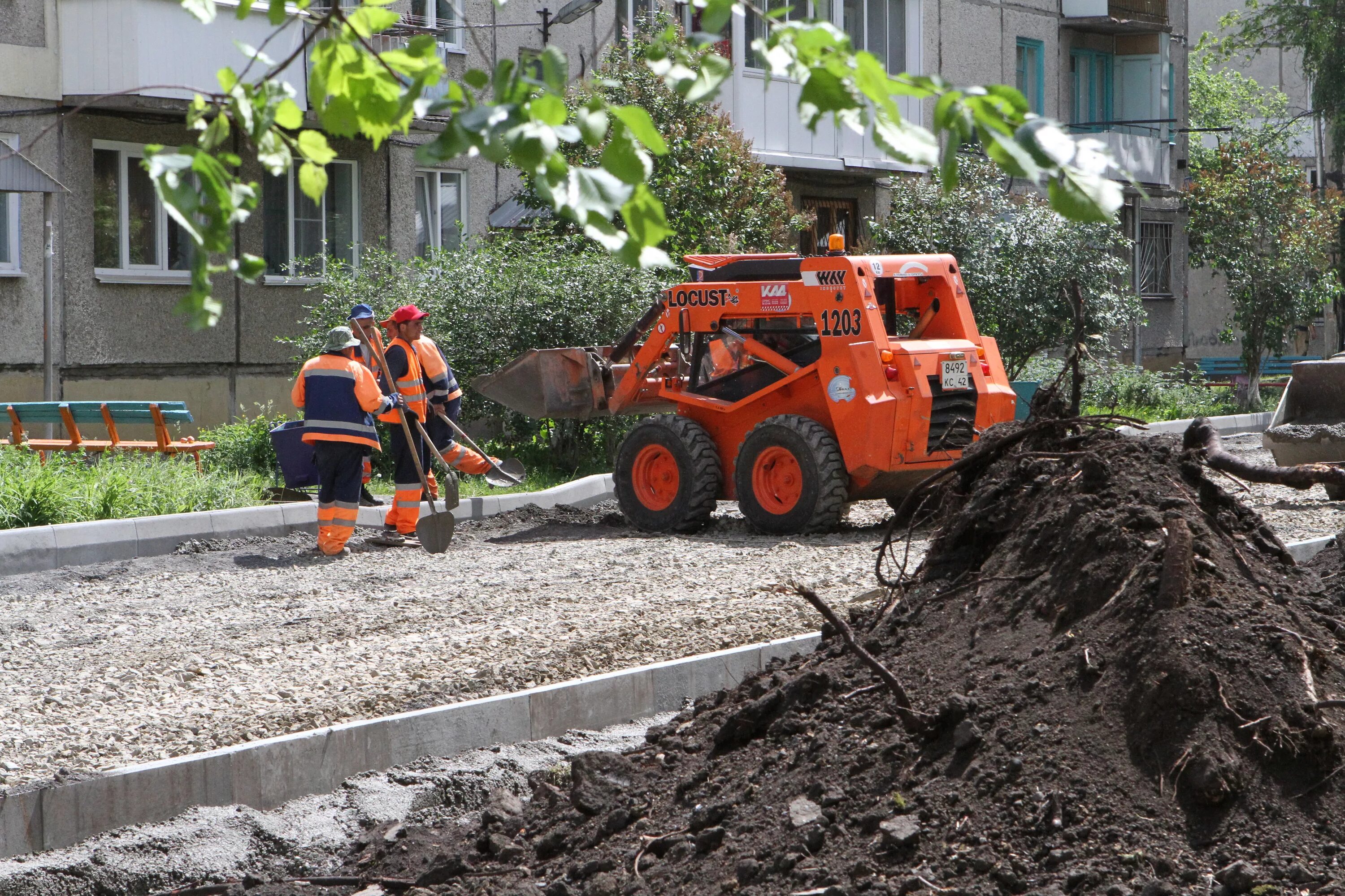 благоустройство дворовых территорий многоквартирных домов. благоустройство дворов чебоксары 2022. асфальтирование придомовой территории. ремонт дворов. комфортная среда благоустройство.