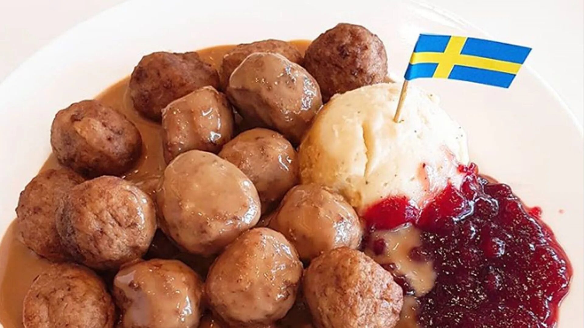 Тефтели как в икеа рецепт. Ikea meatballs. тефтельки икеа. тефтели икеа. икеа тефтельки с брусничным соусом.