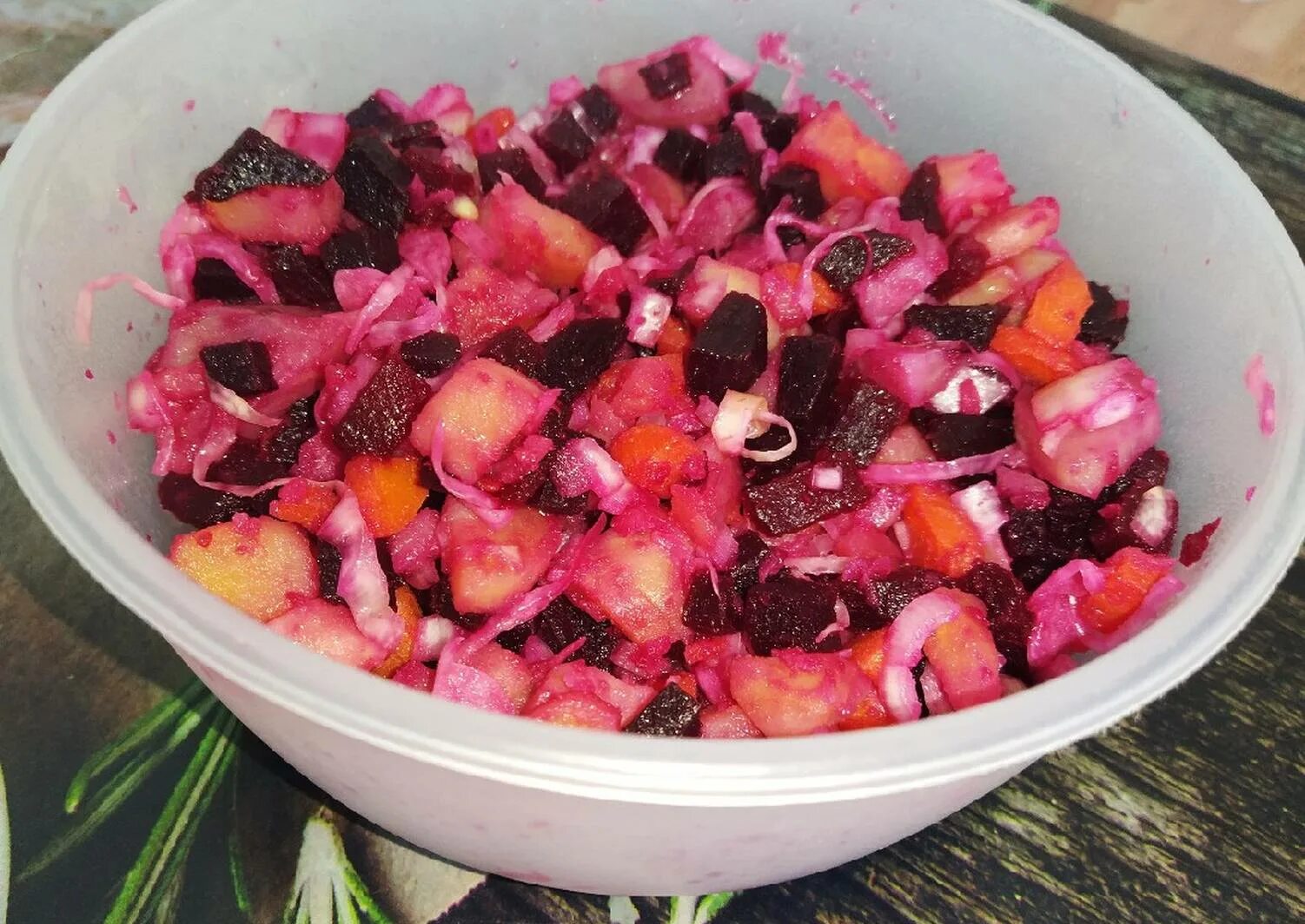 винегрет классический с квашеной капустой. винегрет с квашеной капустой. как сделать винегрет рецепт с капустой квашеной. как сделать винегрет рецепт с капустой квашеной. винегрет с консервированной фасолью.