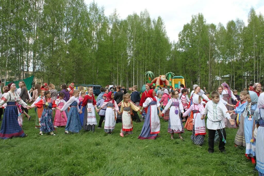 Погода никольское кадуйский. Поселок Хохлово Вологодская область Кадуйский район. Хохлово (Кадуйский район). Поселок Хохлово поселок. Хохлово центр народных ремесел.