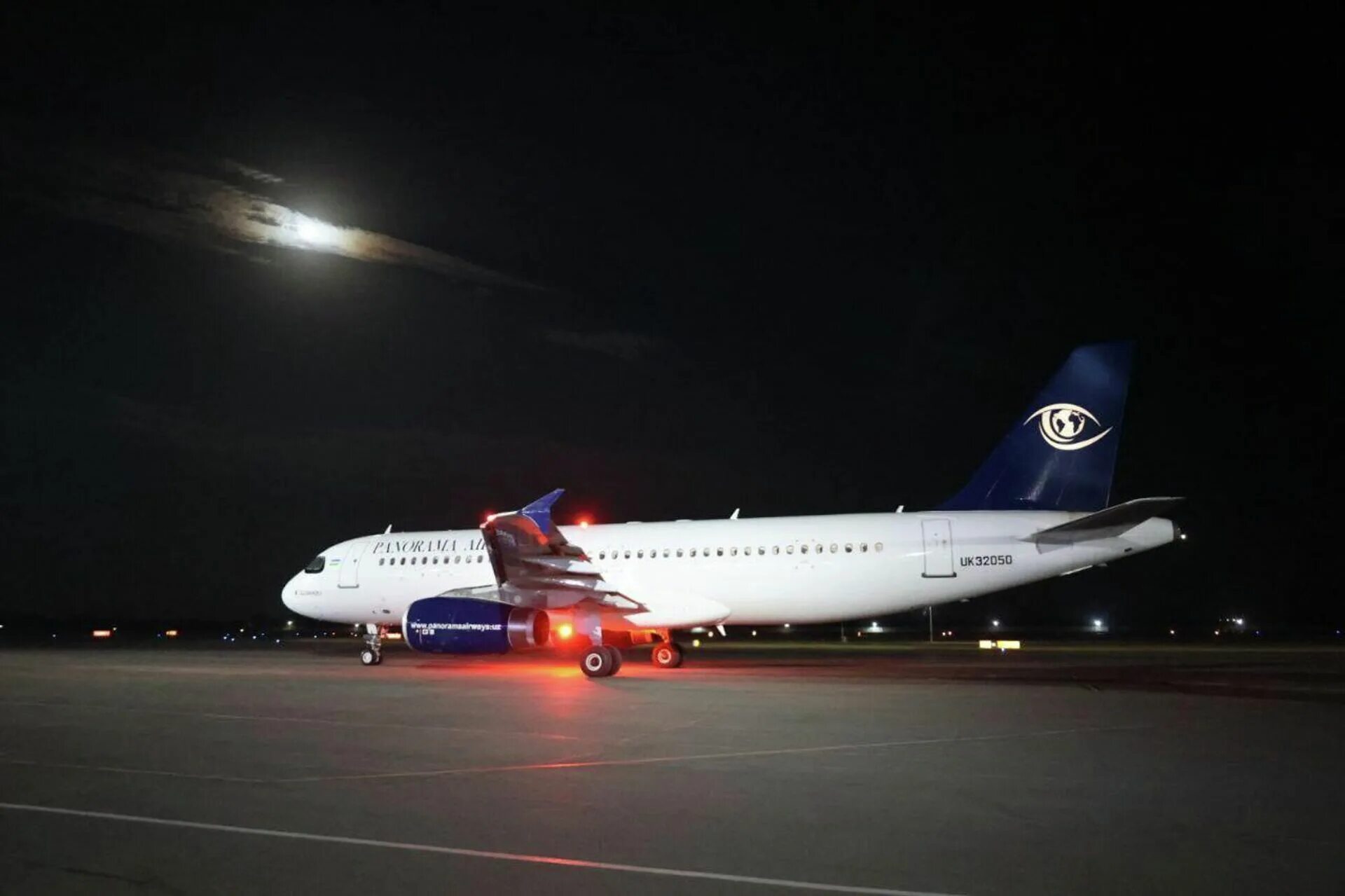 Омск наманган самолет. Panorama airways узбекистан. аэропорт. частный самолет. приземление самолета.