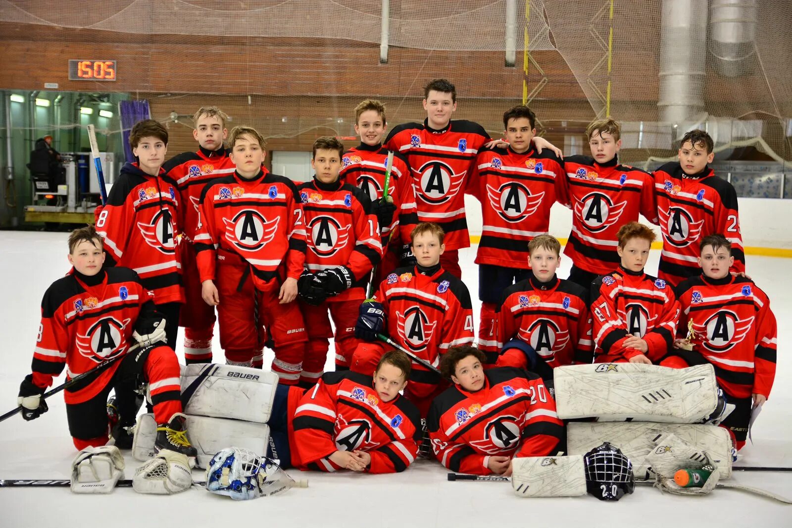 Hockey schools. Хоккейная школа Ястребы Москва. Хоккейная школа Автомобилист Москва. Хоккейные школы Москвы. Школа хоккей в Москве.