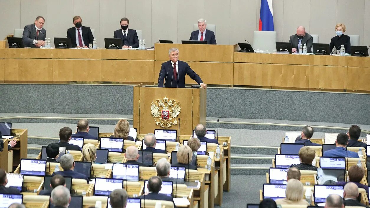 Выступления в госдуме сегодня видео. Заседание Госдумы Володин. Заседание государственной Думы РФ. Депутат государственной Думы ФС РФ:.