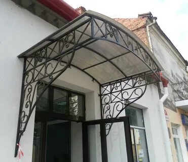 Навес над входом из поликарбоната