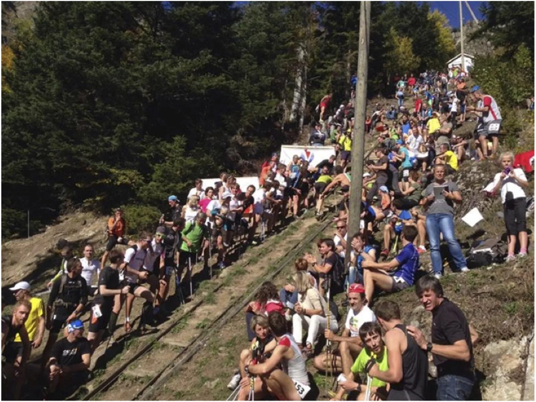 Вертикальный километр время. Вертикальный километр. Trail Running бег в горах. Тренировочный лагерь Трейл. Пояс для трейлраннинга.