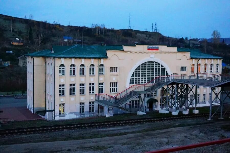 Вокзал белорецк. Станция Мундыбаш. Пгт Мундыбаш Кемеровская область. Станция Мундыбаш Кемеровская область. ЖД вокзал Мундыбаш.