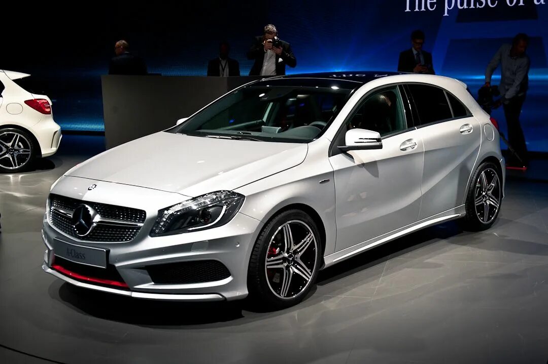 W176 mercedes. Mercedes 176. W176 mercedes. Мерседес а45 амг. Мерседес а w176.