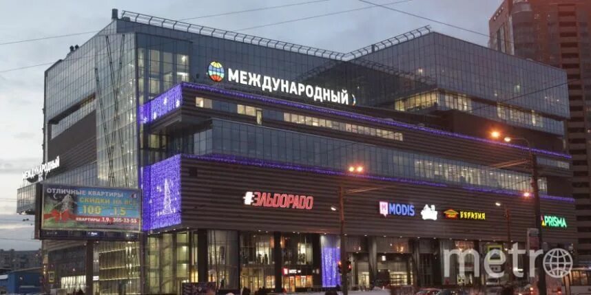 Магазин метро международная. Метро Международная СПБ торговый центр. Relax метро Международная. Фото района метро Международная СПБ. Валберис у метро Международная Бухарестской 78.