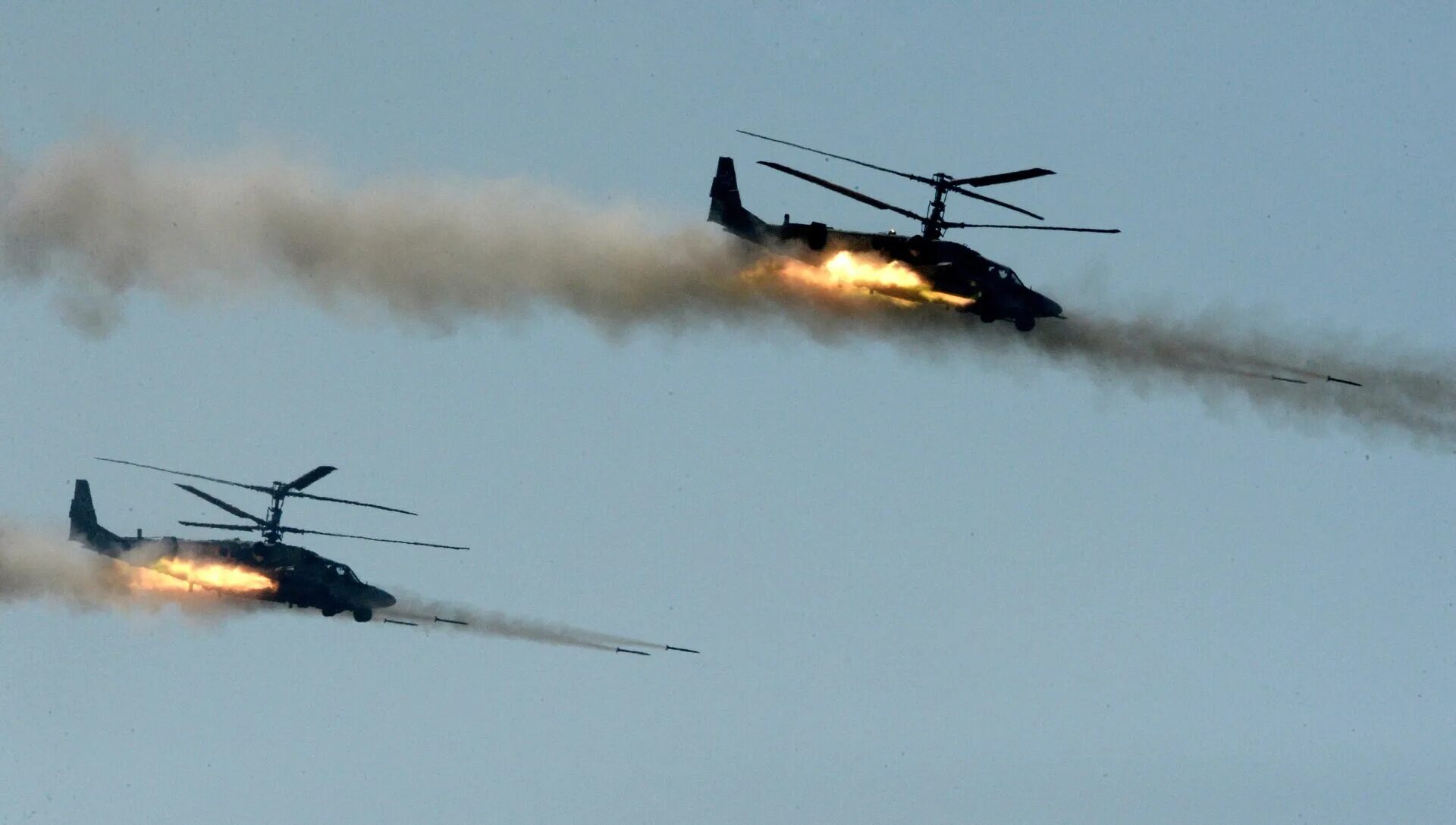 Видео ударов вс рф. Ка-52 вертолёт. Вертолеты ВКС России ка-52. Вертолет к 52 в Сирии.