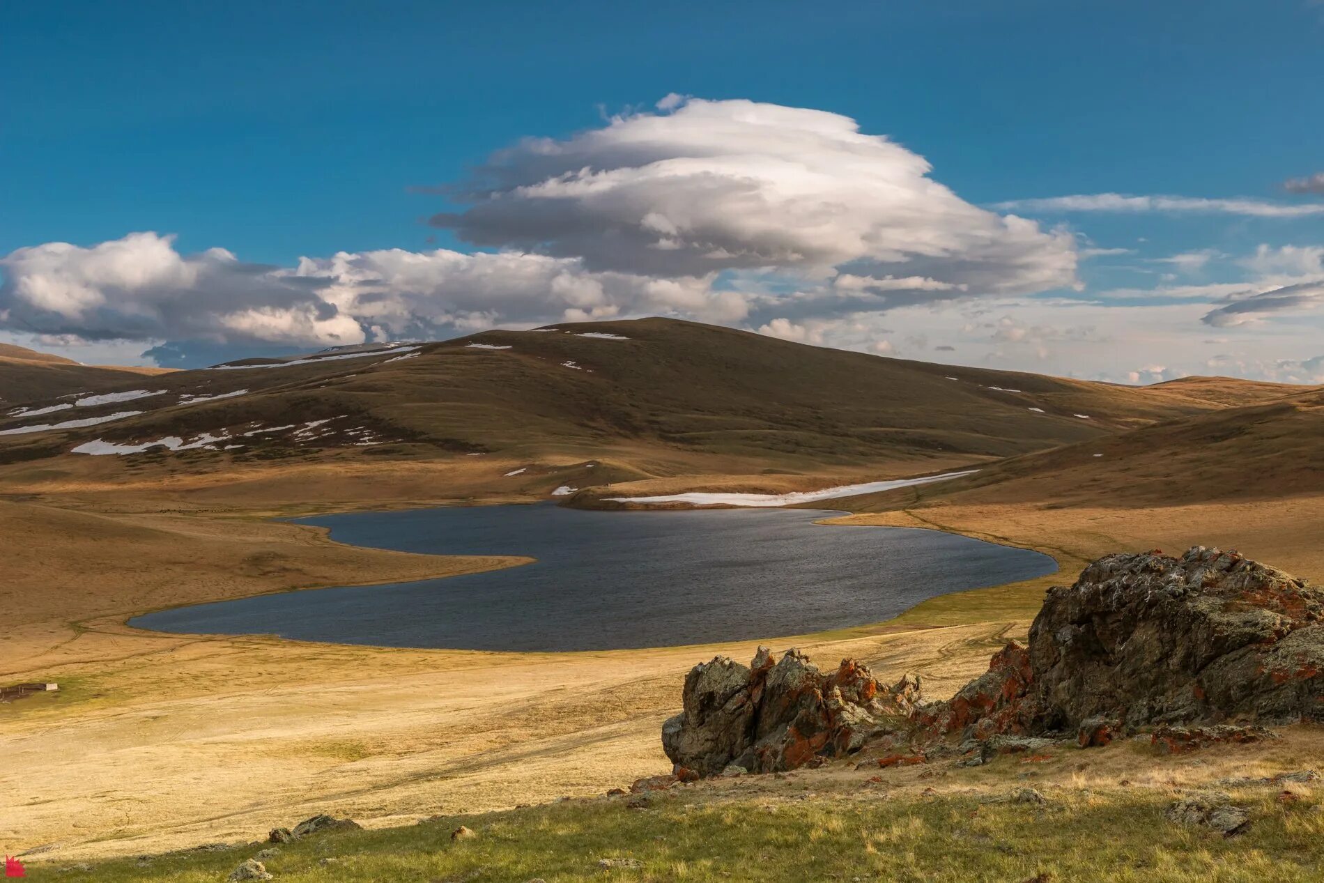 Самая низкая гора урала. Гора Койп Урал. Горы Алтая. Горы коричневые на Алтае. Уральский хребет.