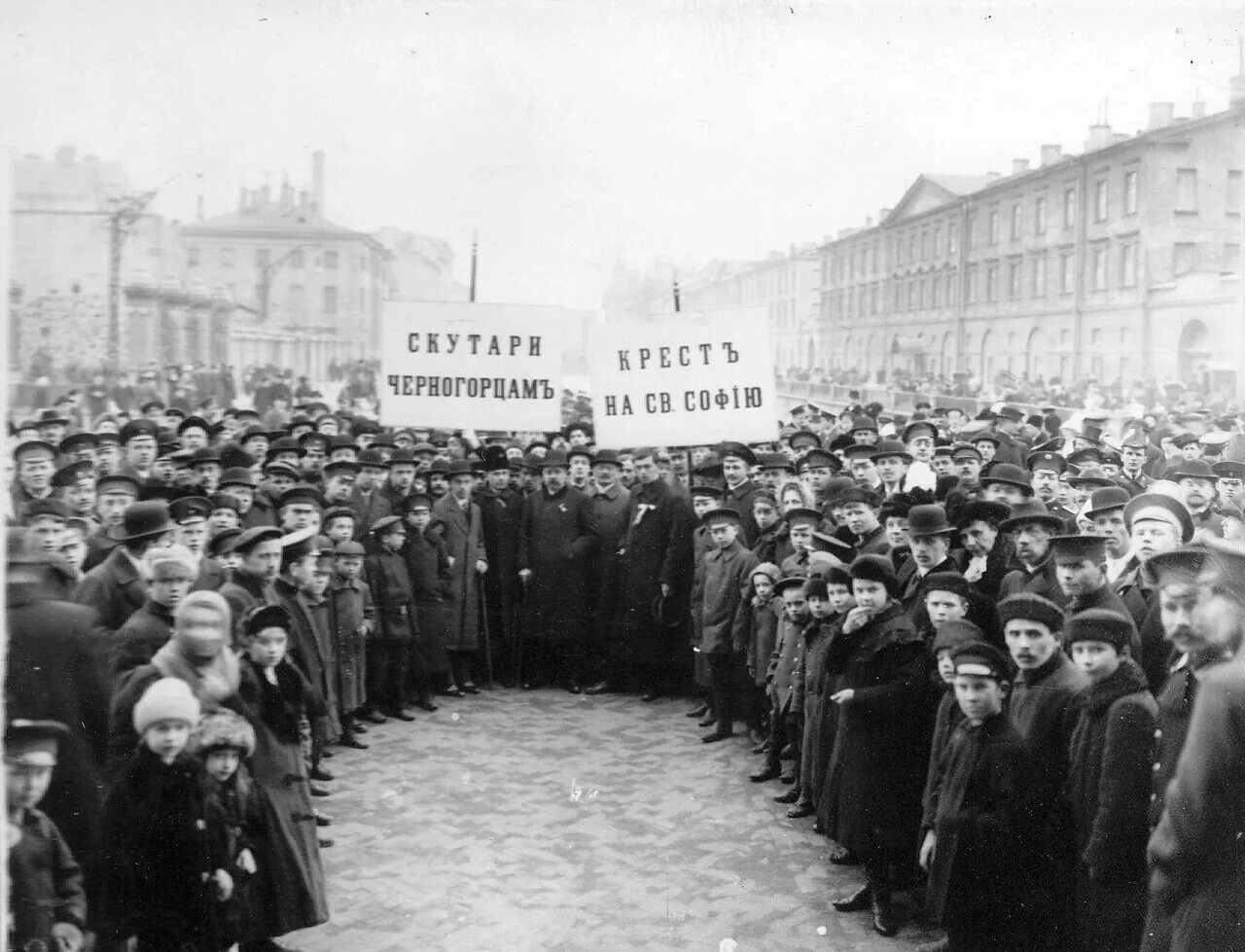 Петербург после революции. Манифестация 2 февраля 1917. Стачки в России 1915 год. Петербург 1915. Революция 1914 Санкт Петербург.