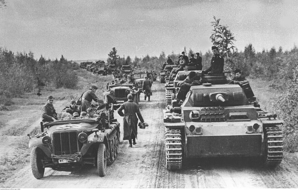 Танковые дивизии вермахта 1941. Танковая группа Гудериана 1941. Наступление немецких войск в 1941. Колонна немецких танков 1941. Операция барбаросса 2
