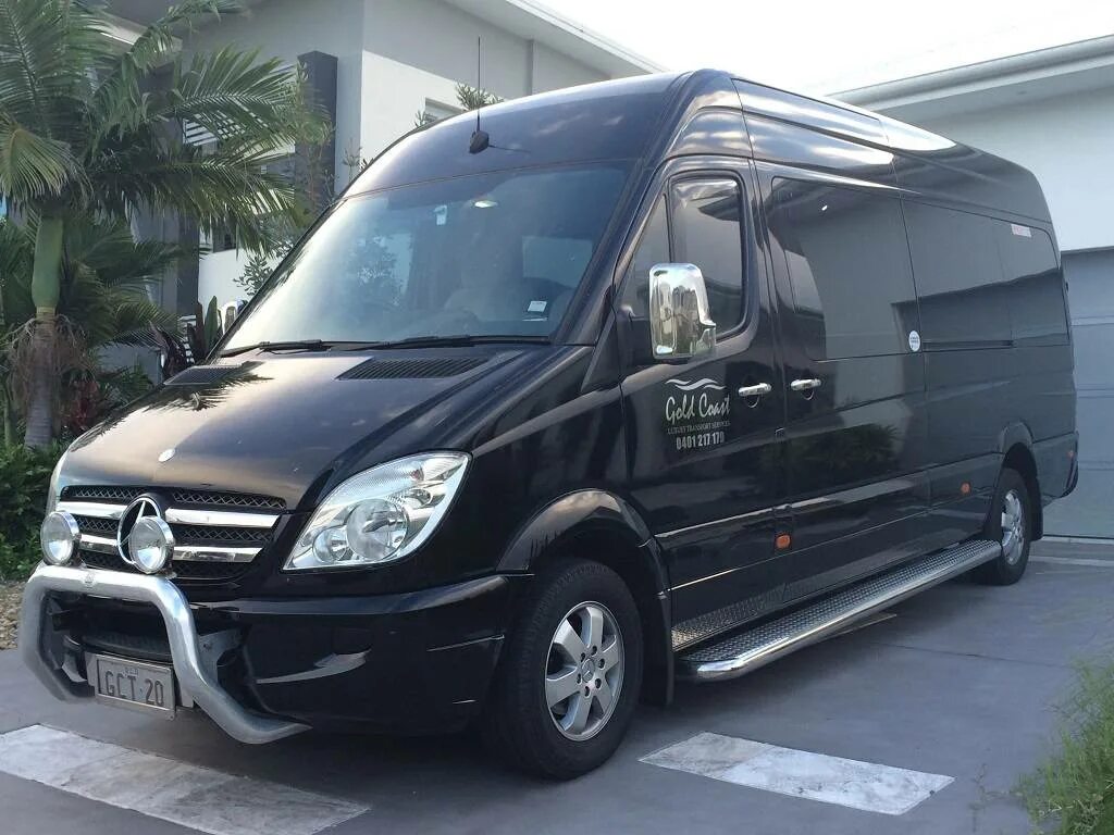 Черный спринтер. Мерседес Спринтер черный. Mercedes Sprinter Black. Мерседес Спринтер Спринтер бус. Спринтер 907 4х4.