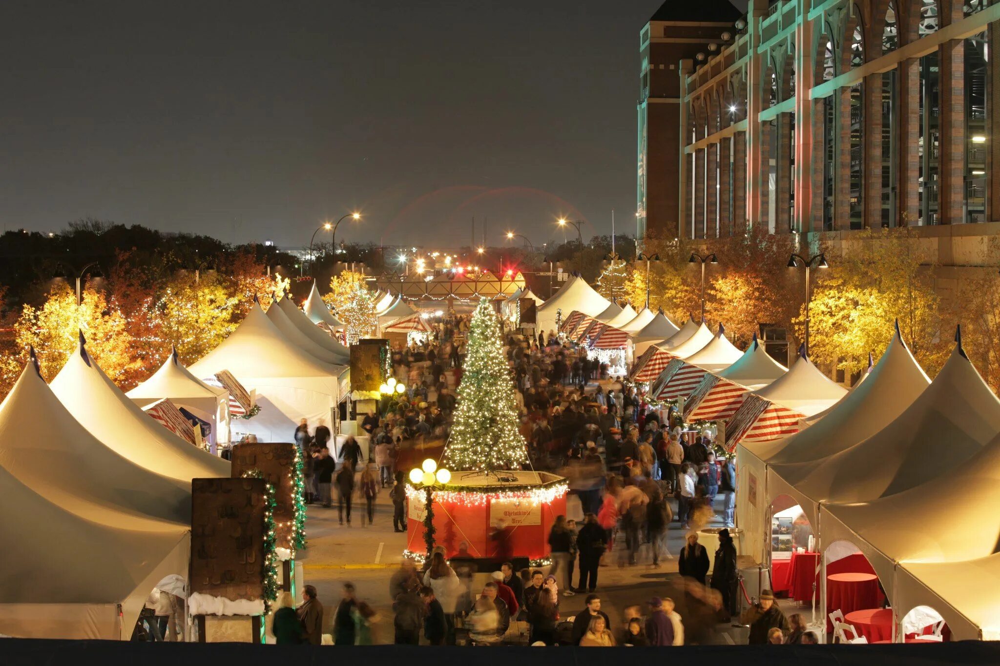 Holiday in town. Holiday events Xmas in Town. Holiday Town. An Outdoor area for festive events PNG.