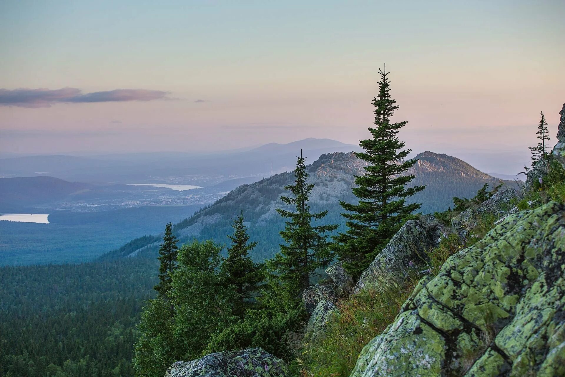Гора таганай златоуст. Национальный парк зигальга гора поперечная. Нац парк таганай челябинская область. Национальный парк таганай на урале. Заповедники южного урала таганай.