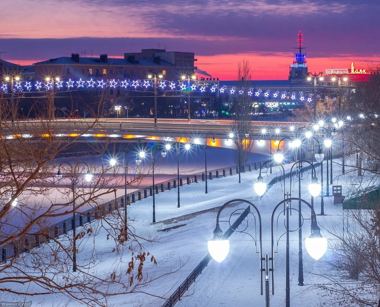 Город Омск. Зимний ночной Омск. Центр Омска зимой. Омск центр города ночной.