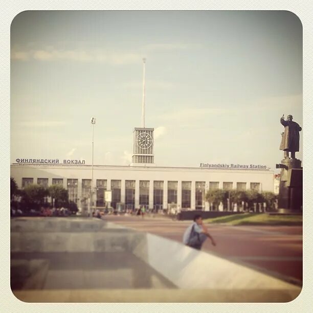 Ручьи спб финляндский вокзал. Здание финляндского вокзала. Финляндский вокзал метро. Ручьи спб финляндский вокзал. Питер финляндский вокзал.