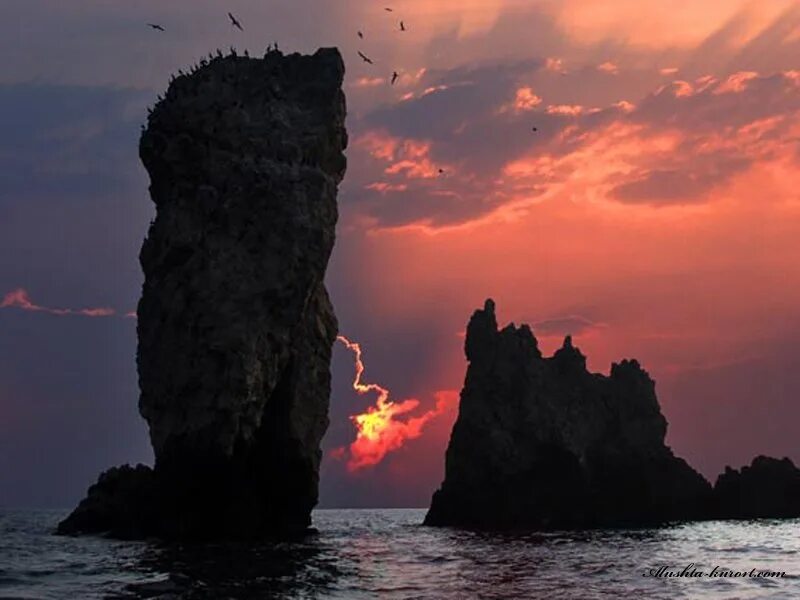 Мыс опук скалы корабли. Скала корабль. Скала корабль. Мыс опук камни. Скалы паруса крым опук.