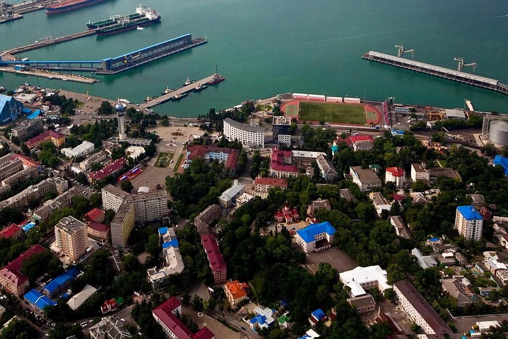 Сколько времени в туапсе сейчас. Город туапсе краснодарский край. туапсе центр города. туапсе виды города. туапсе центральная улица.